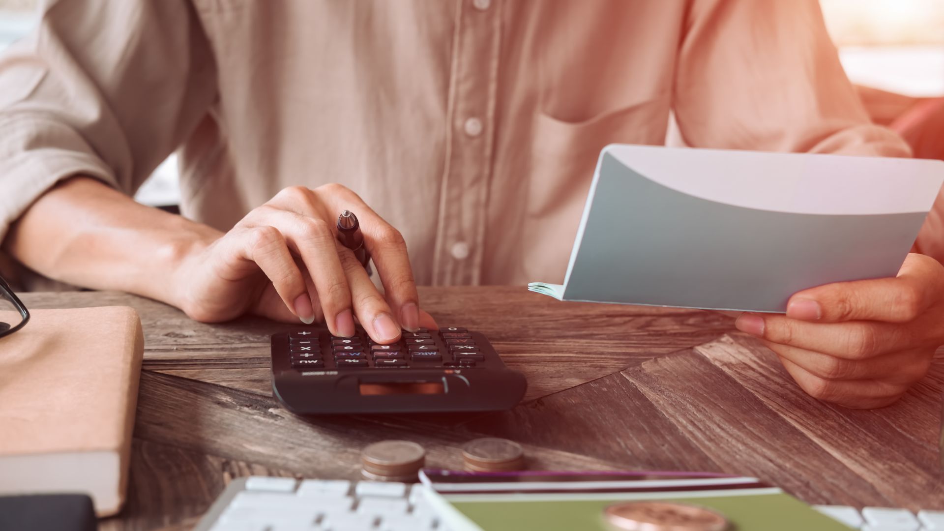 Menținerea locului de muncă și a salariului în cazul unei deplasări în interes de serviciu