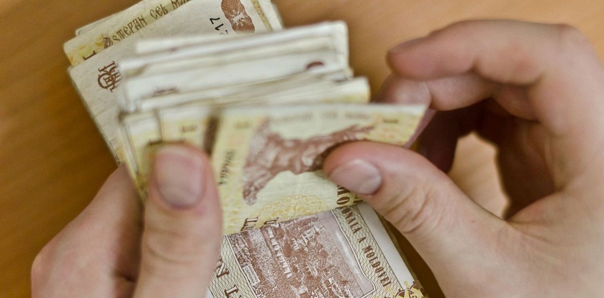 Guvernul a aprobat cuantumul salariului mediu lunar pe economie pentru anul 2017