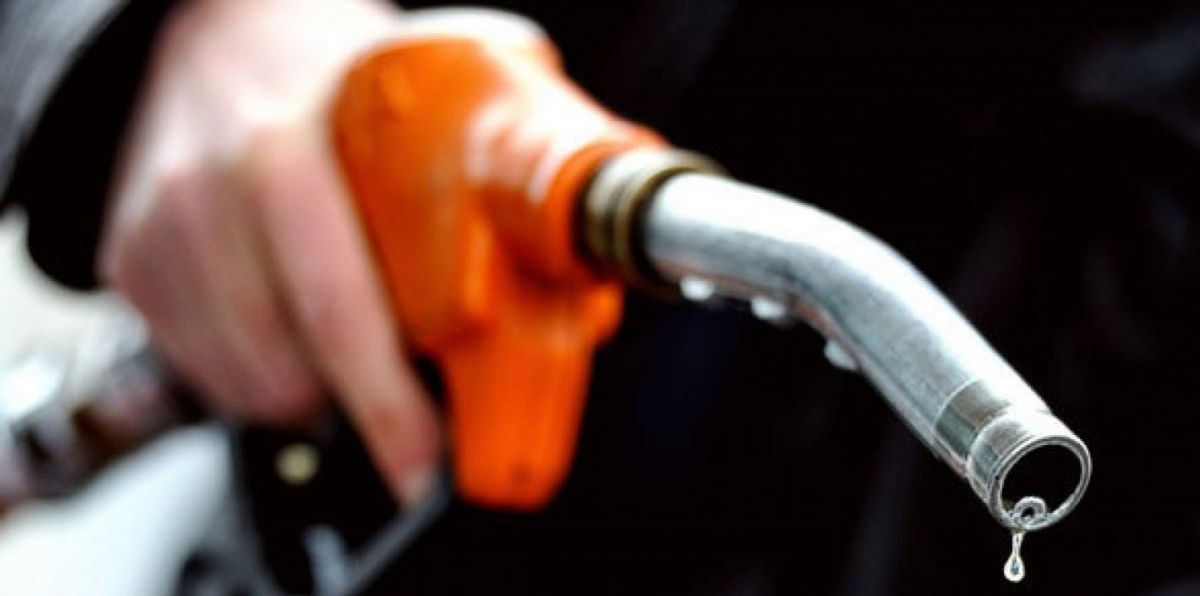 Prețul maxim de comercializare a benzinei și motorinei se majorează cu peste 30 de bani