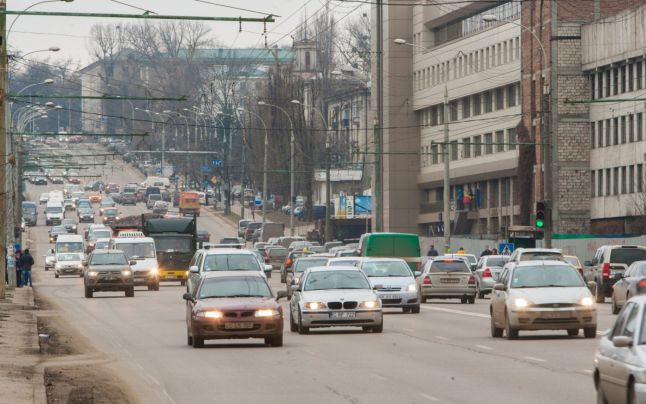 Taxa pentru drumuri ar putea fi exclusă. Şoferii moldoveni vor plăti un nou impozit