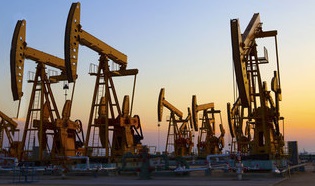Preţul petrolului a urcat aproape de 44 de dolari barilul