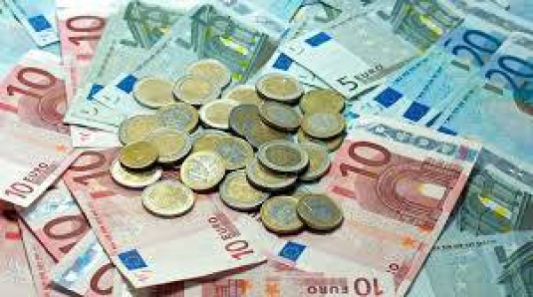 Cererea de valută străină a crescut cu 46% în luna mai