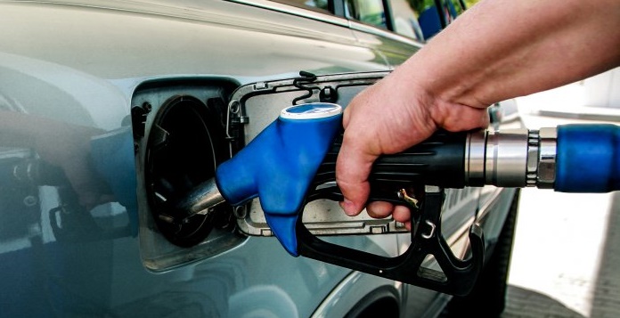 Prețurile plafon de comercializare a carburanților au fost ridicate în medie cu 6 la sută