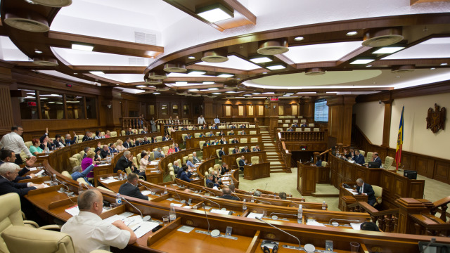 Parlamentul a votat: Agenții economici vor achita o taxă de stat pentru a utiliza denumirea statului