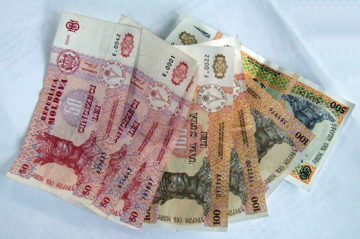 Sindicatele au cerut majorarea salariilor cu 35 la sută