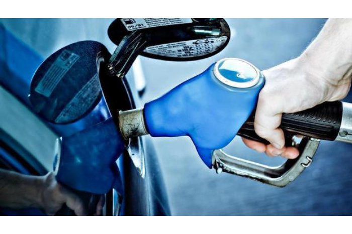 ANRE a redus prețul plafon de comercializare cu amănuntul a benzinei cu 2 la sută