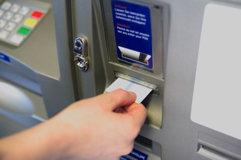 BNM ar putea interzice retragerea valutei străine de pe conturi