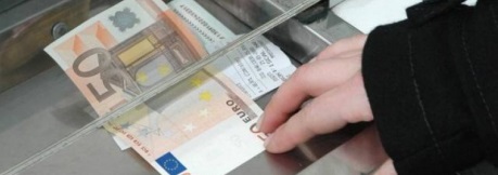 Moldovenii ar putea fi obligaţi să prezinte documentul de identitate la casele de schimb valutar