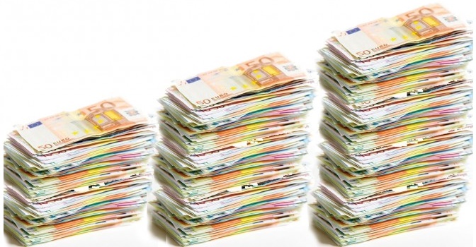 Lefuri mai mari. Cu cât s-a majorat salariul mediu pe economie