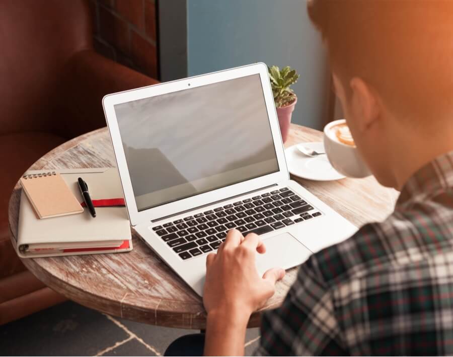 CNAS îndeamnă cetățenii  să acceseze serviciile electronice disponibile