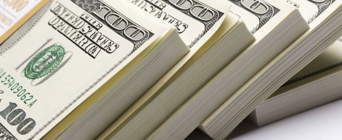Persoanele fizice au dreptul, la intrarea în ţară, de a introduce nelimitat numerar în moneda naţională şi străină