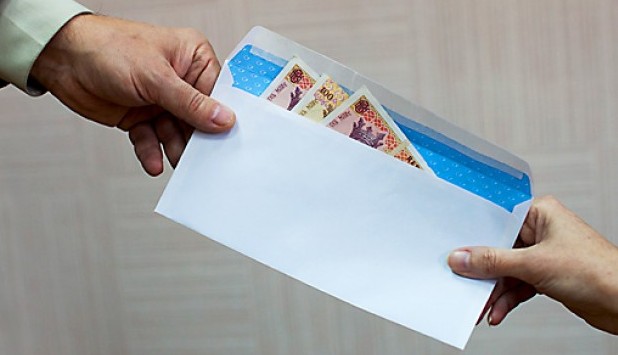 Problema salariilor "în plic" și "muncii la negru" afectează economia națională