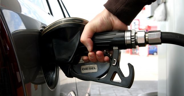 Motorina şi benzina se scumpesc. ANRE a anunţat preţurile noi