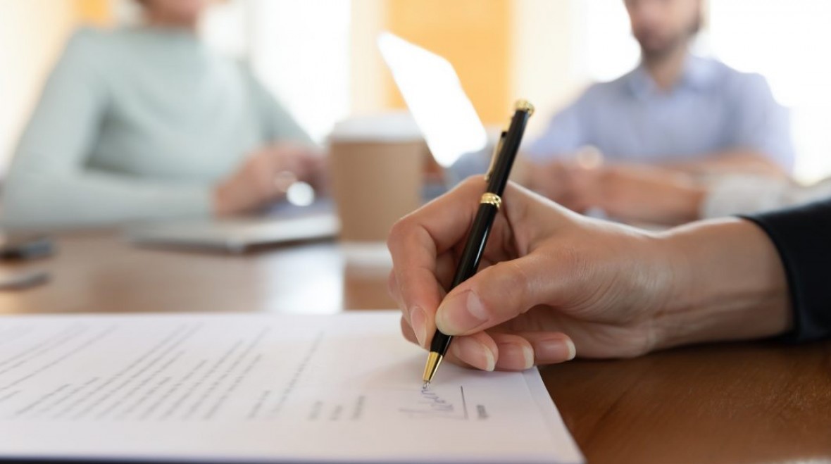 Adoptat de Parlament: un nou tip de concediu social, diminuarea exploatării prin muncă a copiilor și flexibilitate în organizarea muncii