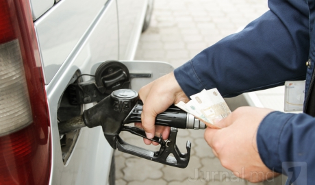 Veşti proaste pentru şoferi de la Guvern: Benzina s-a scumpit cu 60 de bani, iar motorina cu peste 1 leu