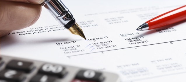 Opt companii de asigurări din Moldova, atenţionate de CNPF că pot rămâne fără licenţe