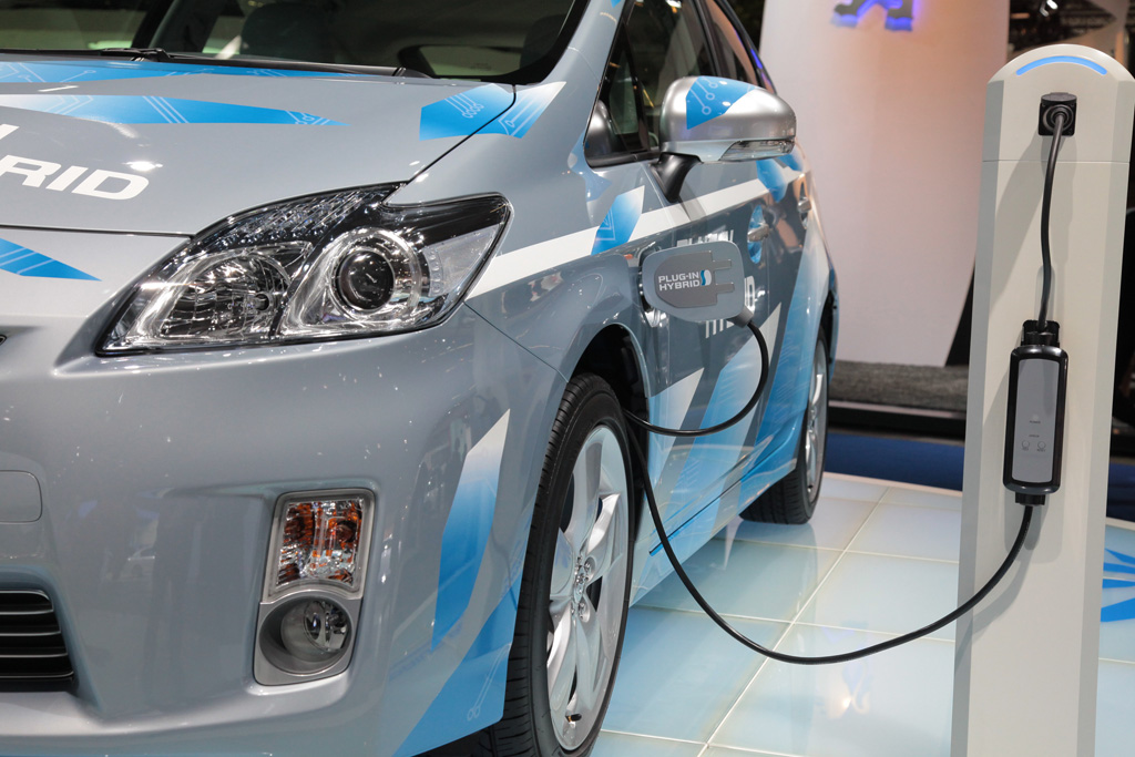 Revenirea la scutirea de 50% la importul automobilelor hibrid
