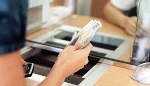 Creditele continuă să se ieftinească