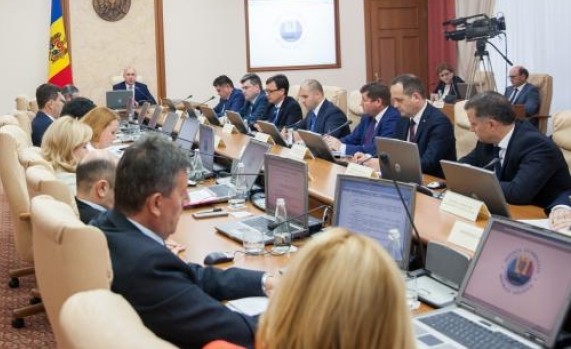 Cabinetul de miniștri susține acordarea tichetelor de masă pentru salariați